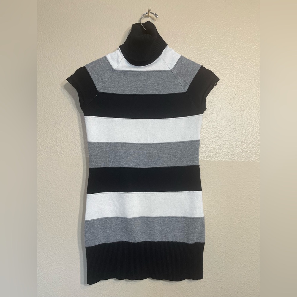 Love By Design Black and White Long y2K shortsleeved sweater M
